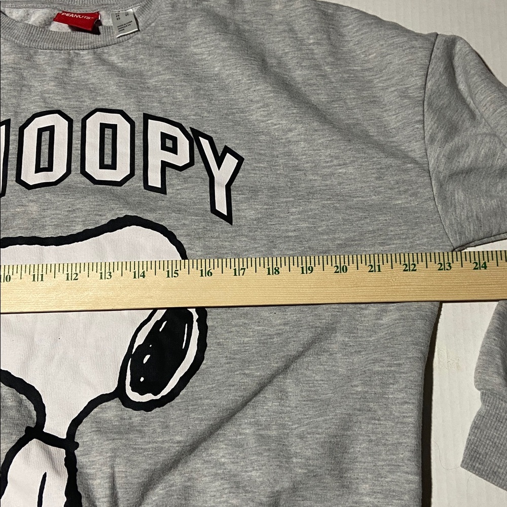 Snoopy Sweatshirt Peanuts licensed product - Picture 6 of 8
